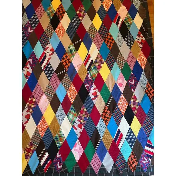 Vintage Handmade Blanket approx 4'x5' diamond pattern